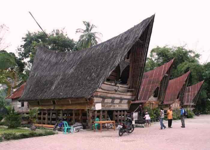 Kegunaan dan fungsi rumah adat Sumatera Utara