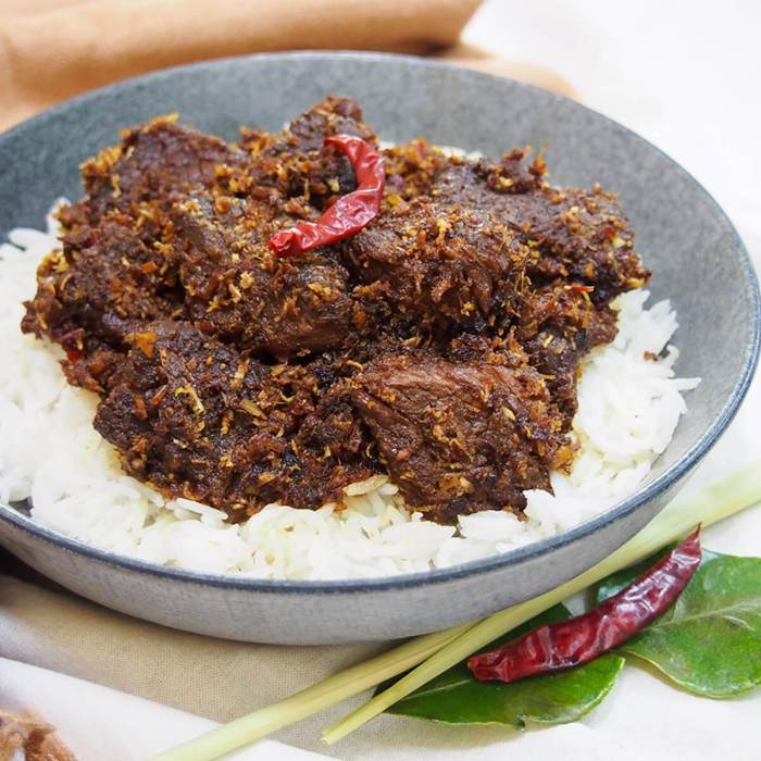 Sejarah dan asal usul masakan rendang di Indonesia