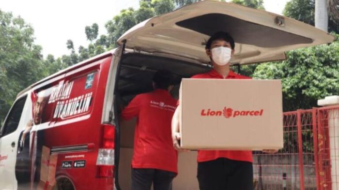 Cek ongkir Lion Parcel dengan estimasi waktu pengiriman