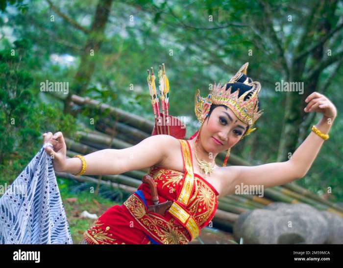 Javanese distinguished cobbler costumes alamy