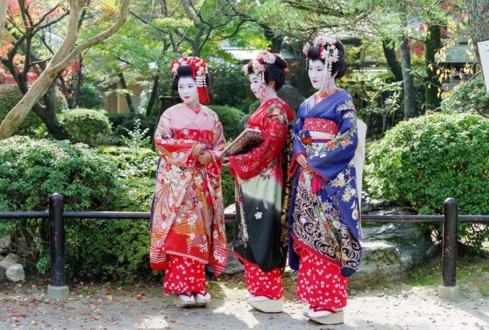 Japanese traditional kimono fashion tokyo furisode streets beautiful japan shibuya