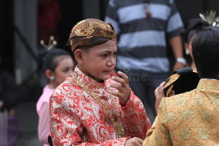 Cara memakai pakaian adat Jawa Tengah yang benar